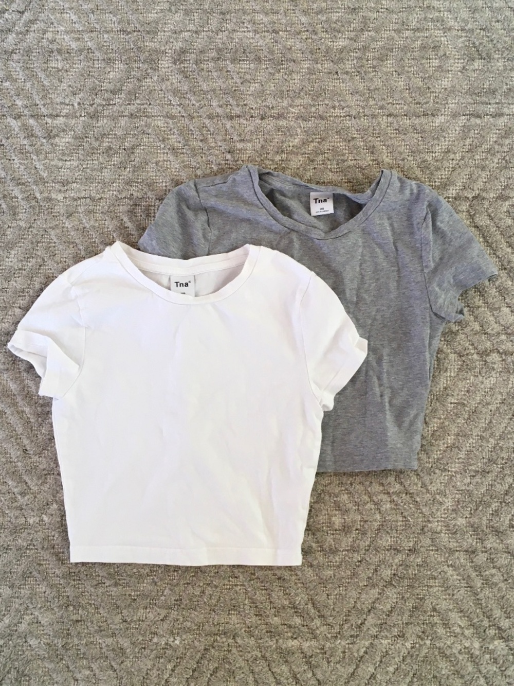 2x TNA crop tops in size XXS